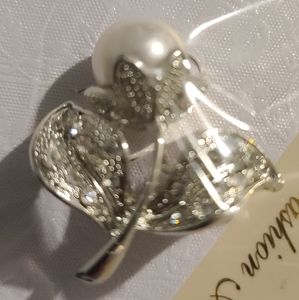 Silver-tone and crystal flower broach pin